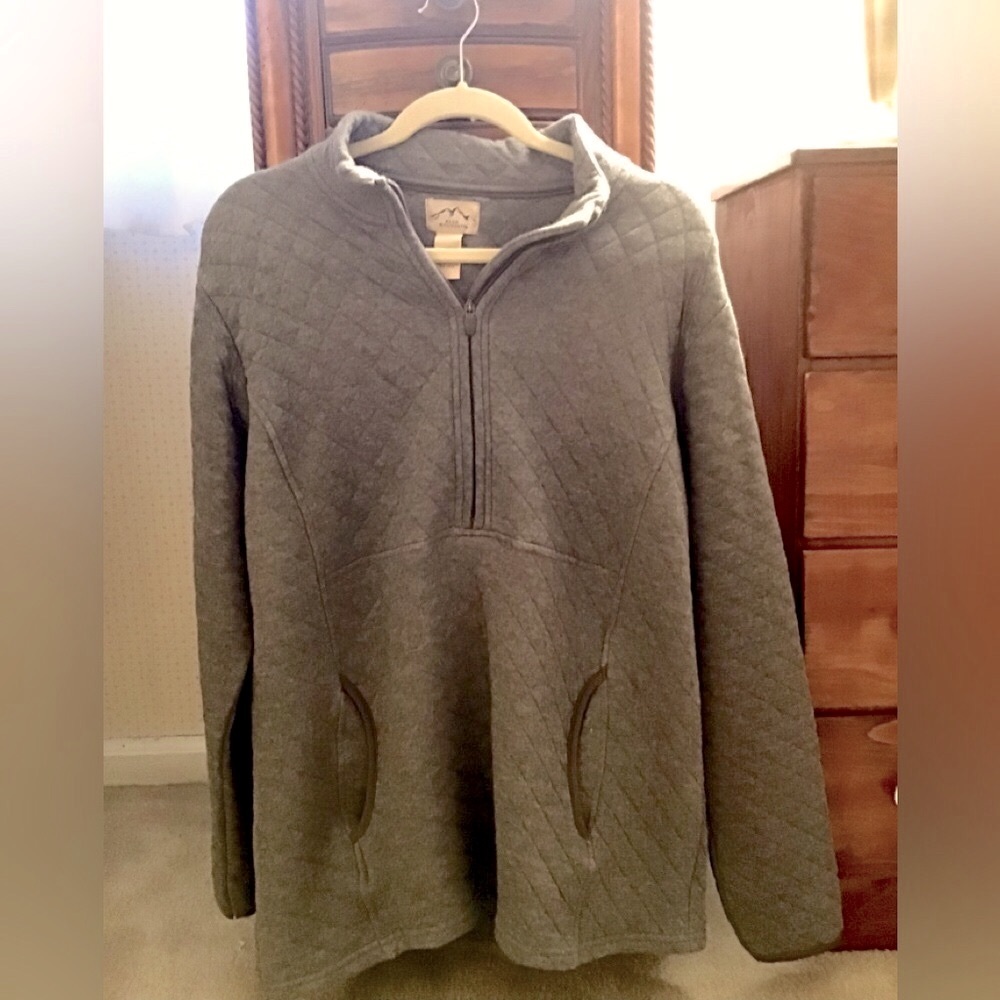 WOMENS ZIP UP AT NECK POCKETED TOP GREAT FOR FALL